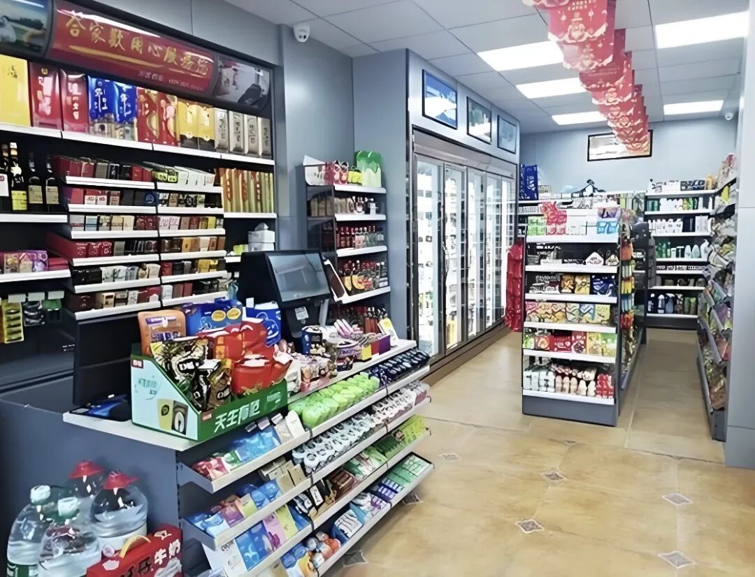 县域零售冰火两重天:一条街上,折扣店火爆,超市,便利店冷清